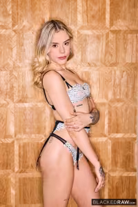 Dylan Moore hot photo gallery - picture 2