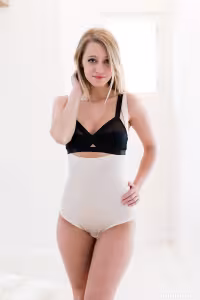 Sara Coul hot photo gallery - picture 2