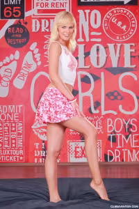 Tracy Gold hot photo gallery - picture 4