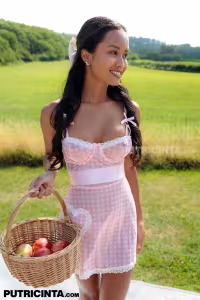 Putri Cinta hot photo gallery - picture 3