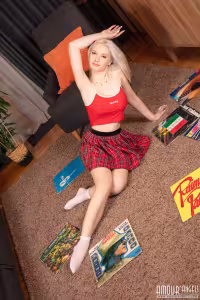 Lav Bi hot photo gallery - picture 1