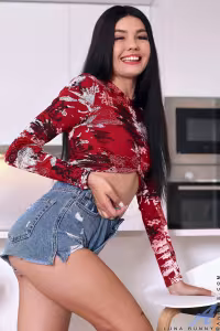 Luna Wolf hot photo gallery - picture 1