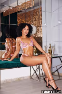 Romy Indy hot photo gallery - picture 3