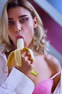 Elena Vedem hot photo gallery - picture 2