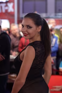 Henessy hot photo gallery - picture 6