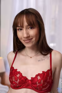 Kate Quinn hot photo gallery - picture 3