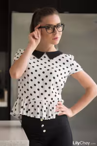 Lily Chey hot photo gallery - picture 1
