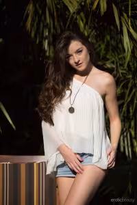 Vanda Mey hot photo gallery - picture 2