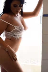 Ashleigh Gee hot photo gallery - picture 6