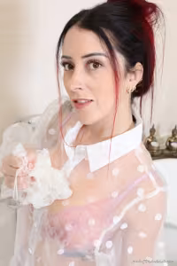 Kirstie Inkorporated hot photo gallery - picture 4