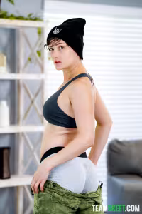 Ahanu Reed hot photo gallery - picture 1