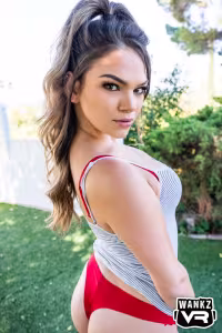 Athena Faris hot photo gallery - picture 3