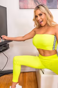 Caitlin Bell hot photo gallery - picture 6