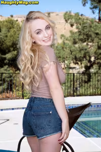 Casey Ballerini hot photo gallery - picture 2