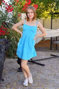 Dakota Burns hot photo gallery - picture 11