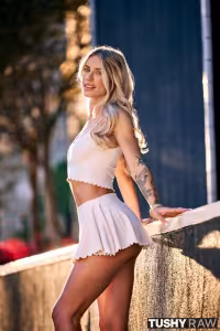 Dakota Lyn hot photo gallery - picture 1
