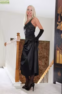 Elizabeth Gandy hot photo gallery - picture 1