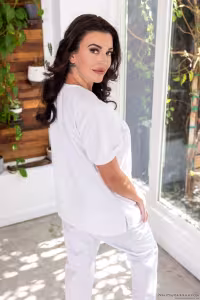 Elizabeth Skylar hot photo gallery - picture 1