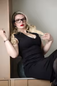 Emmy Demure hot photo gallery - picture 3