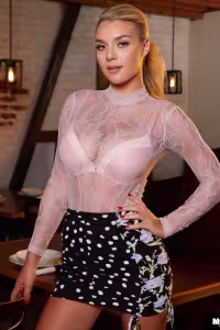 Gabbie Carter hot photo gallery - picture 3