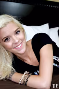 Halle Von hot photo gallery - picture 2