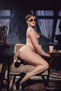 Jade Valentine hot photo gallery - picture 2