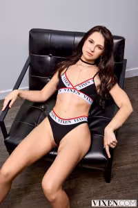 Liz Jordan hot photo gallery - picture 7
