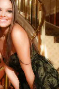 Renee Perez hot photo gallery - picture 1
