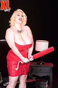 Samantha 38G hot photo gallery - picture 4