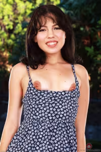 Satine Summers hot photo gallery - picture 10