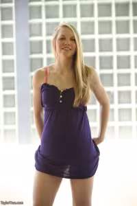 Taylor True hot photo gallery - picture 1