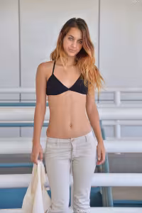 Uma Jolie hot photo gallery - picture 2