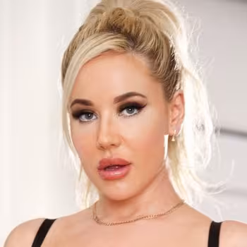 Porn actress Savannah Bond