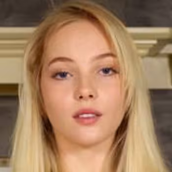 Porn actress Bella Spark