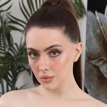 Porn actress Ellie Fox