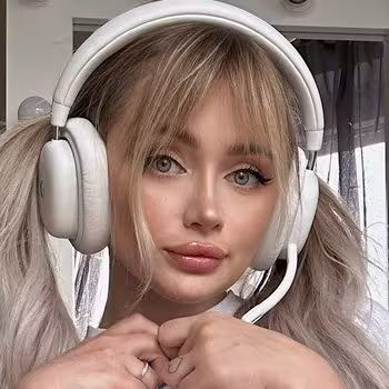 Porn actress Leah Meow