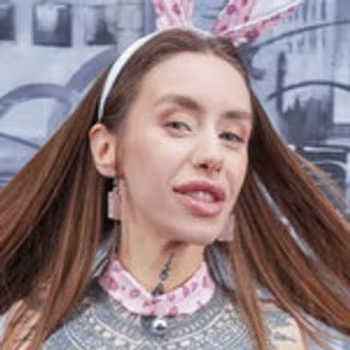 Porn actress Holy Wood