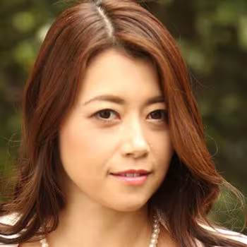 Porn actress Maki Houjo