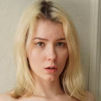Porn actress Alice Paradise