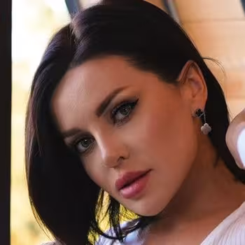Porn actress Luna Roulette