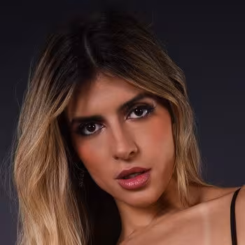 Porn actress Serena Gomes