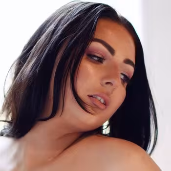 Porn actress Lucina Bell