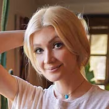 Porn actress ASMR Maddy
