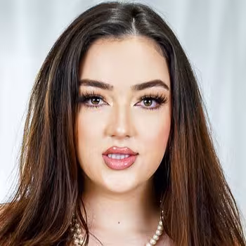 Porn actress Cassie Lenoir
