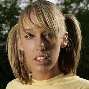 Porn actress Daisy 19