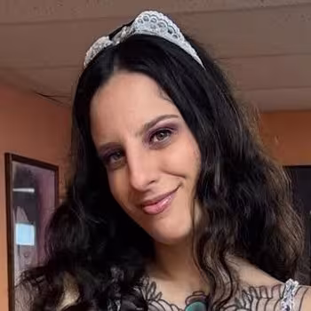 Porn actress Elli X Raven