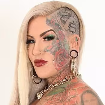 Porn actress Evilyn Ink