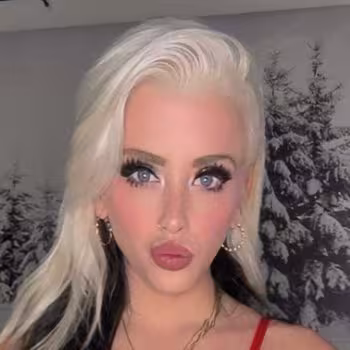 Porn actress Kensie Snow
