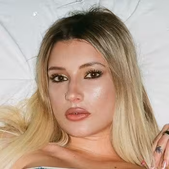 Porn actress Queen Sarah