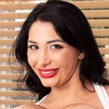 Porn actress Ricki Raxxx